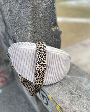 Lade das Bild in den Galerie-Viewer, NICKI BUMBAG - Cord