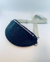 Lade das Bild in den Galerie-Viewer, VERENA Bauchtasche Velours Grau-Blau handmade in München