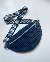 Lade das Bild in den Galerie-Viewer, RAFFA Bauchtasche samtweicher 10mm Breit-Cord Petrol Öko-Tex