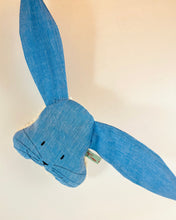 Lade das Bild in den Galerie-Viewer, Kirschkernkissen Hase, Teddystoff, warm, kalt, Hellblau