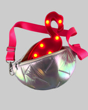 Lade das Bild in den Galerie-Viewer, INI Bauchtasche holografisch mit pinkem abnehmbarem Gurt