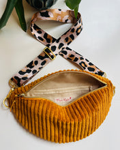 Lade das Bild in den Galerie-Viewer, LEONIE BUMBAG - Cord