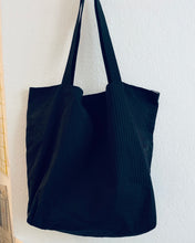 Lade das Bild in den Galerie-Viewer, BIBI Shopper schwarz mit fein gefaltetem Öko-Tex Baumwollstoff