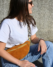 Lade das Bild in den Galerie-Viewer, LEONIE BUMBAG - Cord