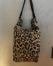 Lade das Bild in den Galerie-Viewer, ARIANE Rucksacktasche | minimalist