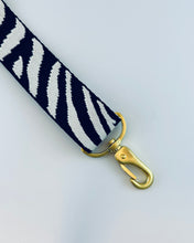 Lade das Bild in den Galerie-Viewer, Zebra