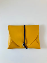 Lade das Bild in den Galerie-Viewer, Mini Geldbeutel Senffarben