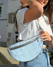 Lade das Bild in den Galerie-Viewer, CLAUDIA BUMBAG