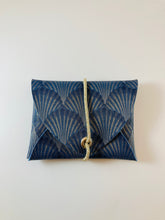 Lade das Bild in den Galerie-Viewer, Mini Geldbeutel Blaue Muscheln