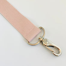 Lade das Bild in den Galerie-Viewer, Zartrosa