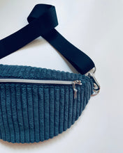 Lade das Bild in den Galerie-Viewer, RAFFA Bauchtasche samtweicher 10mm Breit-Cord Petrol Öko-Tex