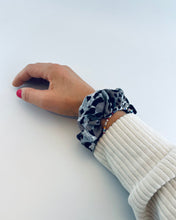 Lade das Bild in den Galerie-Viewer, Heidi Scrunchie,Camoflage, handmade