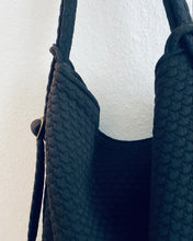 Lade das Bild in den Galerie-Viewer, SYLVIE 3-in-1 Rucksacktasche schwarz mit 3D-Rautenmuster Quilted-Optik