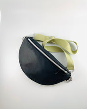 Lade das Bild in den Galerie-Viewer, MAREIKE BUMBAG