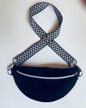 Lade das Bild in den Galerie-Viewer, INGE Bauchtasche Feincord Schwarzgrün mit Silberakzenten, Zickzack Gurtband