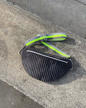 Lade das Bild in den Galerie-Viewer, VIKTORIA Bauchtasche samtweicher Breit-Cord Anthrazit 10mm mit Silberakzenten handmade