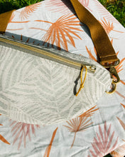 Lade das Bild in den Galerie-Viewer, TINA BUMBAG