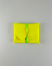 Lade das Bild in den Galerie-Viewer, Mini Geldbeutel Neongelb