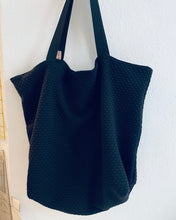 Lade das Bild in den Galerie-Viewer, SYLVIE Shopper schwarz mit elegantem Rautenmuster