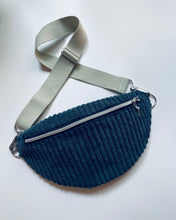 Lade das Bild in den Galerie-Viewer, RAFFA Bauchtasche samtweicher 10mm Breit-Cord Petrol Öko-Tex