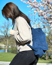 Lade das Bild in den Galerie-Viewer, ANNEROSE Rucksacktasche in Dunkelblau als Rucksack getragen