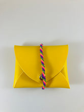 Lade das Bild in den Galerie-Viewer, Mini Geldbeutel Gelb