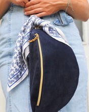 Lade das Bild in den Galerie-Viewer, AKI BUMBAG - Samt