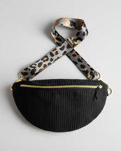 Lade das Bild in den Galerie-Viewer, BIBI Bauchtasche schwarz aus Öko-Tex Baumwolle mit Goldakzenten handmade