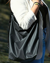 Lade das Bild in den Galerie-Viewer, DIANA 3-in-1 Rucksacktasche Minimalist aus schwarzem wasserabweisendem Regenjackenstoff