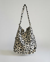Lade das Bild in den Galerie-Viewer, ELA 3-in-1 Rucksacktasche Jacquard Leomuster