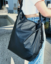 Lade das Bild in den Galerie-Viewer, DIANA Rucksacktasche | schwarz | minimalist