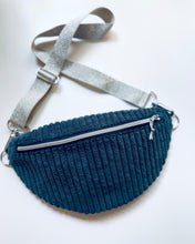 Lade das Bild in den Galerie-Viewer, RAFFA Bauchtasche samtweicher 10mm Breit-Cord Petrol Öko-Tex