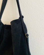 Lade das Bild in den Galerie-Viewer, INGE 3-in-1 Rucksacktasche Dunkelgrün-Schwarz Feincord