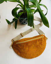 Lade das Bild in den Galerie-Viewer, LEONIE BUMBAG - Cord
