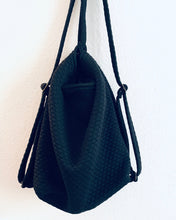 Lade das Bild in den Galerie-Viewer, *NEU* SYLVIE 3-in-1 Rucksacktasche – Rautenmuster Schwarz