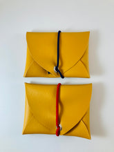 Lade das Bild in den Galerie-Viewer, Mini Geldbeutel Senffarben