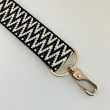 Lade das Bild in den Galerie-Viewer, Zickzack Schwarz