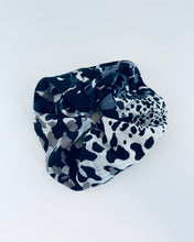 Lade das Bild in den Galerie-Viewer, Heidi Scrunchie,Camoflage, handmade, Grösse L