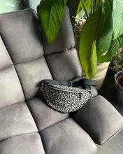 Lade das Bild in den Galerie-Viewer, TRAUDL BUMBAG