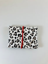 Lade das Bild in den Galerie-Viewer, Mini Geldbeutel Leomuster