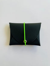 Lade das Bild in den Galerie-Viewer, Mini Geldbeutel, Schwarz, Minimalistisch, Gummiband Neon Grün