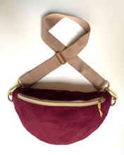 Lade das Bild in den Galerie-Viewer, CATHRIN Bauchtasche Feincord Bordeaux Dead Stock limitierte Edition
