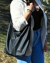 Lade das Bild in den Galerie-Viewer, DIANA 3-in-1 Rucksacktasche Minimalist aus schwarzem wasserabweisendem Regenjackenstoff