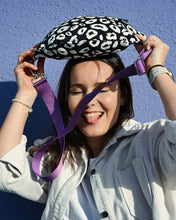 Lade das Bild in den Galerie-Viewer, ELA Bauchtasche Schwarz-Weiß Leopardenmuster Jacquard handmade