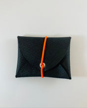 Lade das Bild in den Galerie-Viewer, Mini Geldbeutel, Schwarz, Minimalistisch, Gummiband Neon Orange