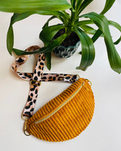 Lade das Bild in den Galerie-Viewer, LEONIE BUMBAG - Cord