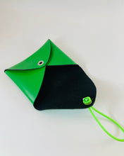 Lade das Bild in den Galerie-Viewer, MiniGeldbeutel, Grasgrün, Minimalistisch, Gummiband Neongün
