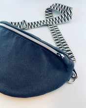 Lade das Bild in den Galerie-Viewer, VERENA Bauchtasche Velours Grau-Blau handmade in München