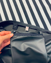 Lade das Bild in den Galerie-Viewer, DIANA 3-in-1 Rucksacktasche Minimalist aus schwarzem wasserabweisendem Regenjackenstoff