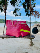 Lade das Bild in den Galerie-Viewer, *NEU* Beach Bag – Pink Segelstoff
